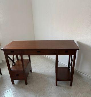 Escritorio antiguo de madera
