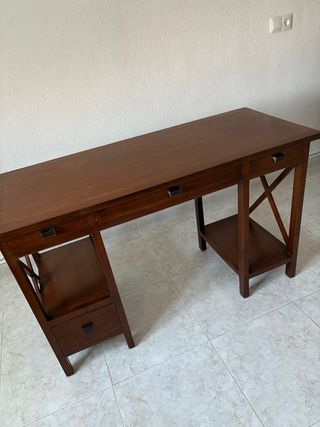 Escritorio antiguo de madera