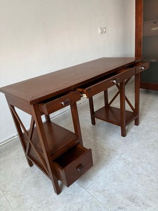 Escritorio antiguo de madera