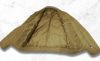 Cazadora acolchada verde oliva