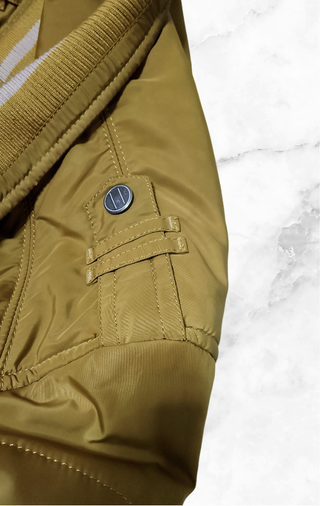 Cazadora acolchada verde oliva