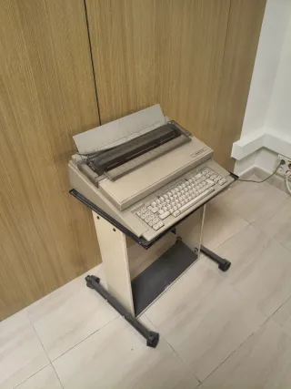 Máquina de escribir Olivetti ET2250