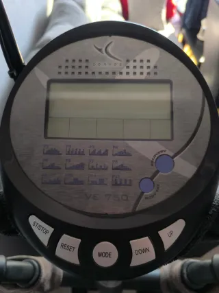 Bicicleta elíptica plateada