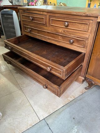 Cómoda de madera maciza