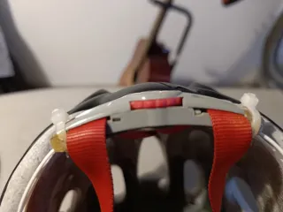 Casco de bicicleta Catlike blanco y rojo