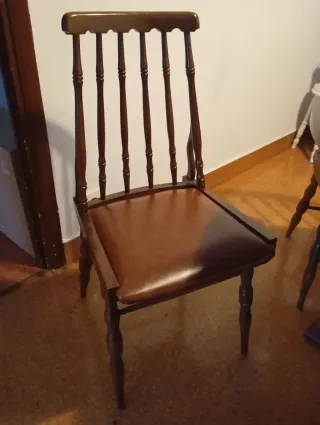 Mesa redonda extensible y 4 sillas