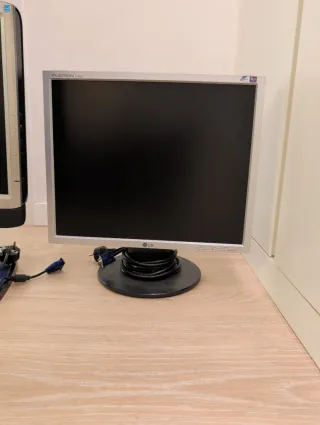 2 Pantallas AOC y LG TFT