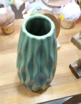 Vaso decorativo verde ondulato