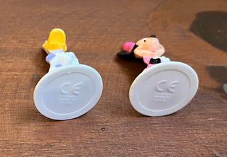 2 FIGURAS KINDER DISNEY DAISY MINNIE