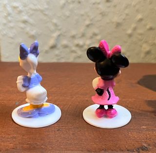 2 FIGURAS KINDER DISNEY DAISY MINNIE