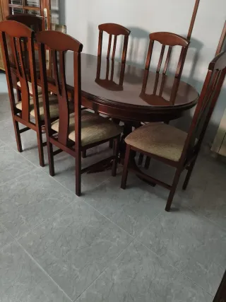 Mesa de comedor de madera y 6 sillas