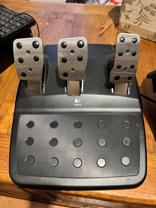 Volante y Pedales Logitech