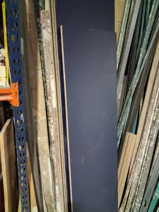 Tablero aglomerado oscuro