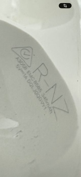 Cargador AirPods Apple M3058