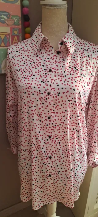 Camisa estampada corazones