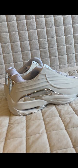 Nike NOCTA Plata y Blanco