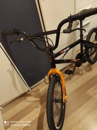 Bicicleta BMX infantil