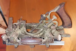Cepillo combinado antiguo para carpintería