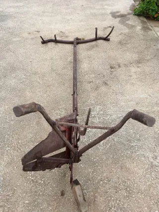 Arado antiguo de labranza