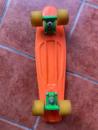 Monopatín naranja