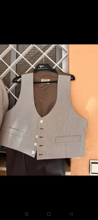 Traje corto Roberto Garrudo marrón y beige