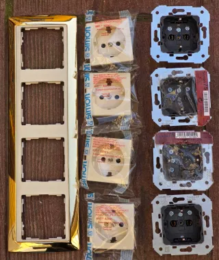 Mecanismos Simón 82 (Enchufes y Marcos)