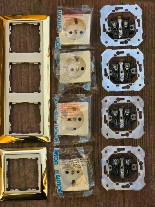 Mecanismos Simón 82 (Enchufes y Marcos)