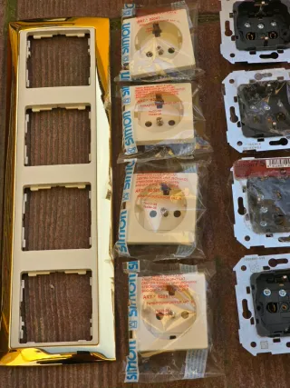 Mecanismos Simón 82 (Enchufes y Marcos)