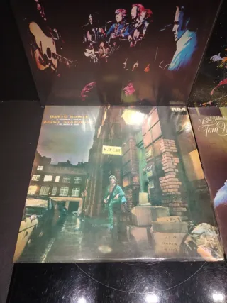 Lote 4 Vinilos Rock/Pop: Queen, Bowie, CSNY, Waits