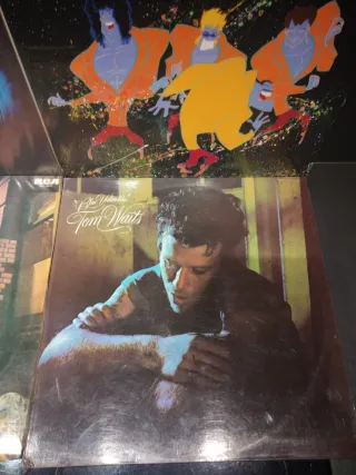 Lote 4 Vinilos Rock/Pop: Queen, Bowie, CSNY, Waits