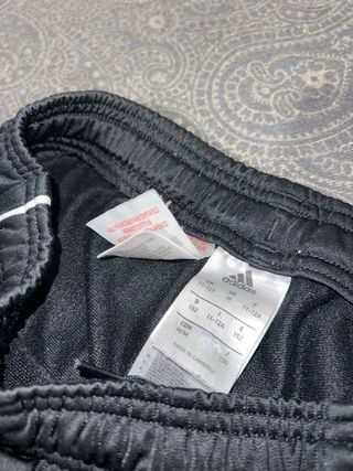 Pantalones Adidas Negros con Raya Blanca