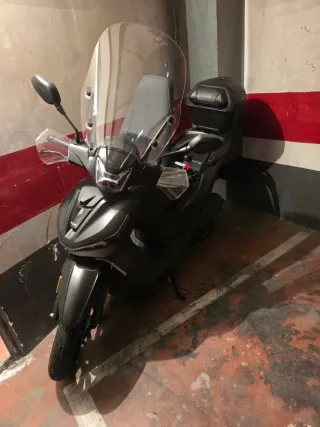 Moto Voge SR16 125cc Scooter Negra. Casi nueva.