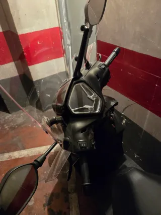 Moto Voge SR16 125cc Scooter Negra. Casi nueva.