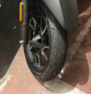 Moto Voge SR16 125cc Scooter Negra. Casi nueva.