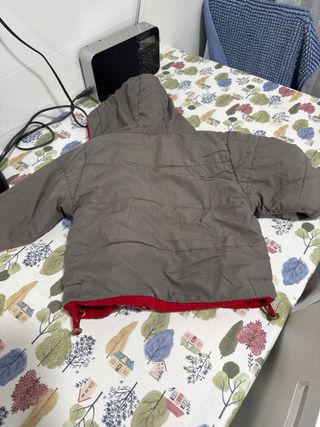 Abrigo infantil niño verde y rojo. Talla 18 meses