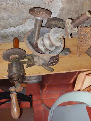 Picadora de carne antigua