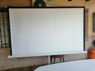 Pantalla de proyección grande
