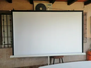 Pantalla de proyección grande