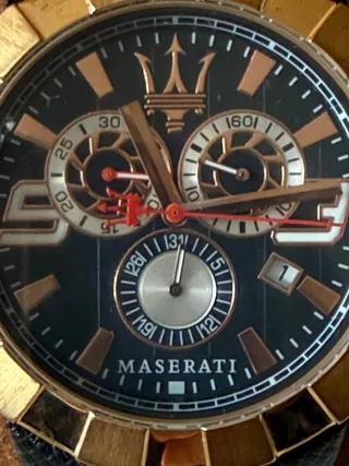 Reloj Maserati de acero dorado y correa de Piel Ne