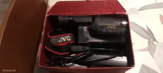 Videocámara JVC con accesorios