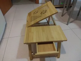Mesa de madera para cama con soporte para tablet