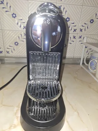 Cafetera Nespresso Negra