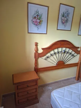 Cabecero pino y forja con mesillas
