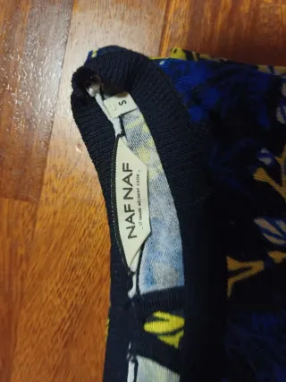 Jersey NAF NAF floral azul y amarillo