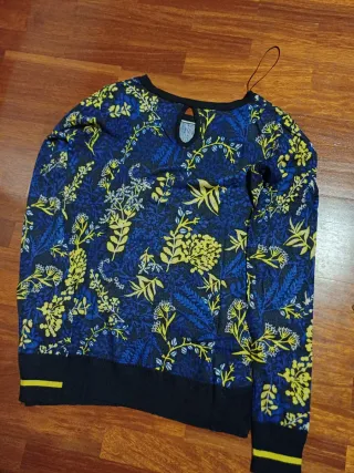 Jersey NAF NAF floral azul y amarillo