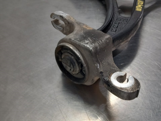 BRAZO SUSPENSION INFERIOR DELANTERO DERECHO MERCE