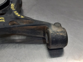 BRAZO SUSPENSION INFERIOR DELANTERO DERECHO MERCE