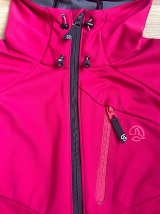 Chaqueta Ternua Rosa con Capucha