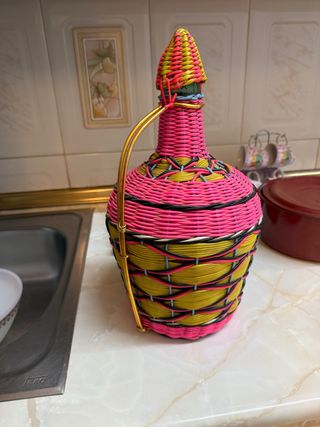 Garrafa antigua decorada