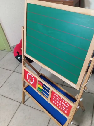 Lavagna gioco per bambini con abaco e orologio